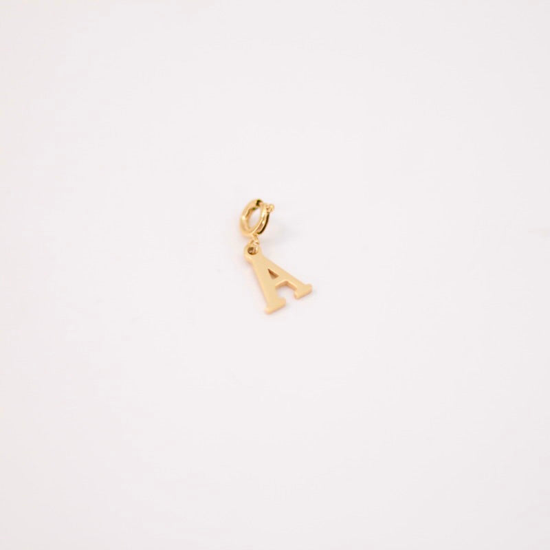 Charm inicial gold